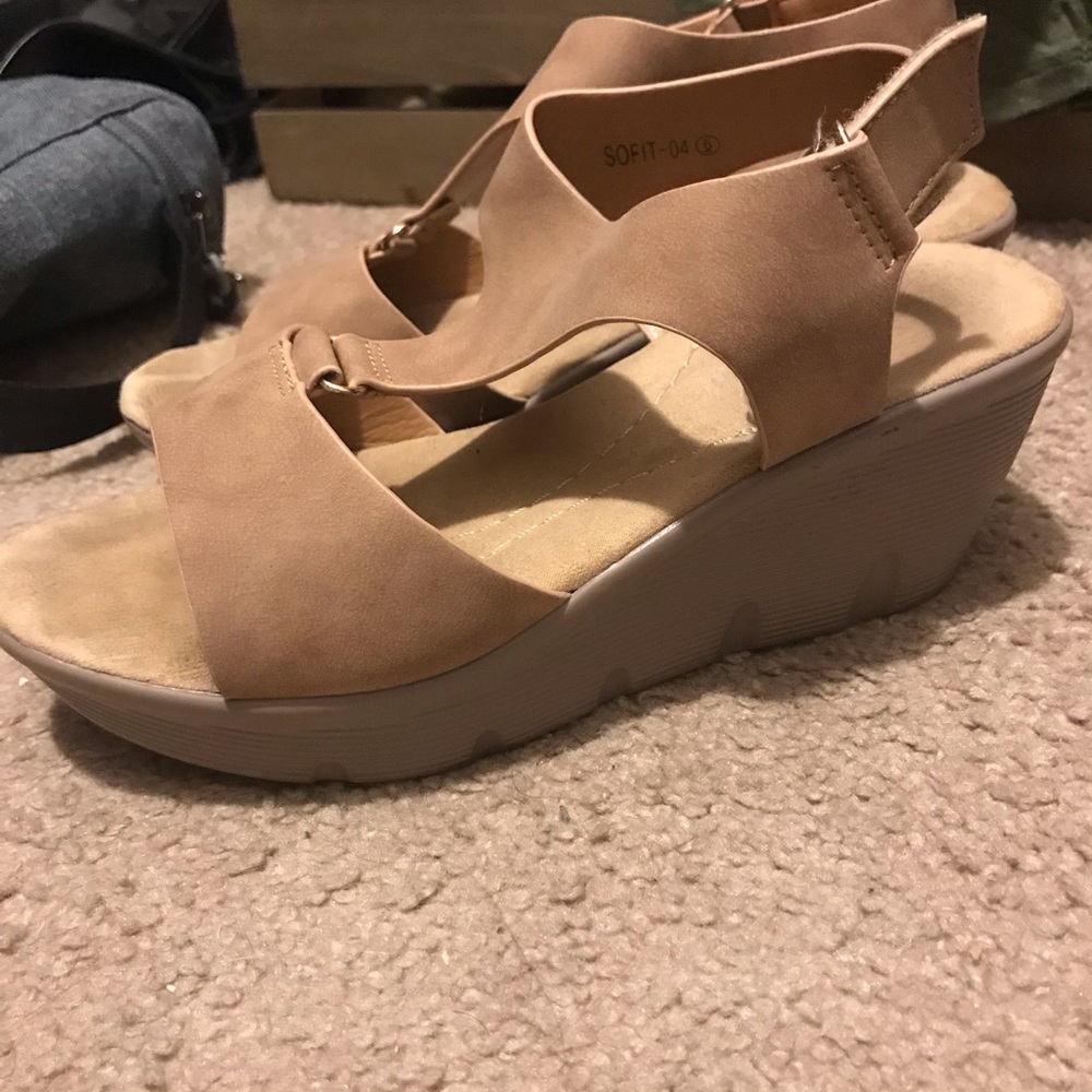 Sofit platform sandals